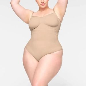 NWT Seamless Sculpt Mid Waist Brief in box, Mica, L